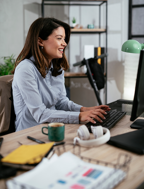 assistante-achat-femme-groupe-efi