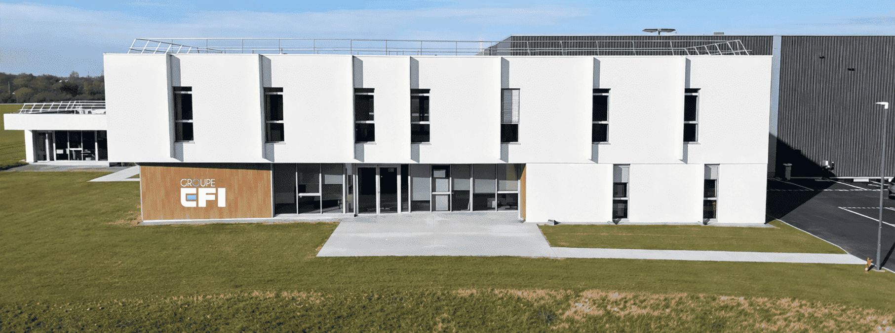 charge-affaires-agencement-nouveau-batiment-groupe-efi